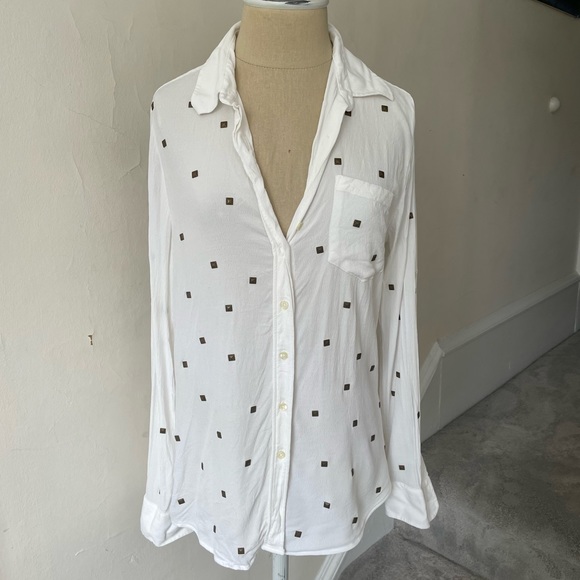 The Shirt by Rochelle Behrens Tops - The Shirt by Rochelle Behrens White Viscose Studded Button Down Blouse EUC Sz S